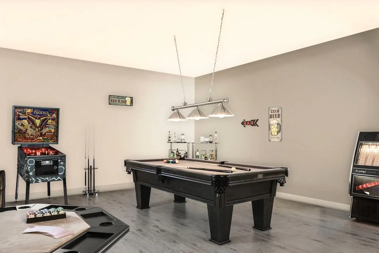 Canada Billiards - Pacific — 8' / Chocolate